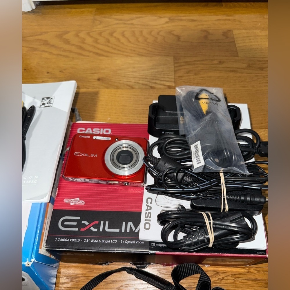 Lot Of 7 Mixed Digital Cameras​​​ - Picture 3 of 10
